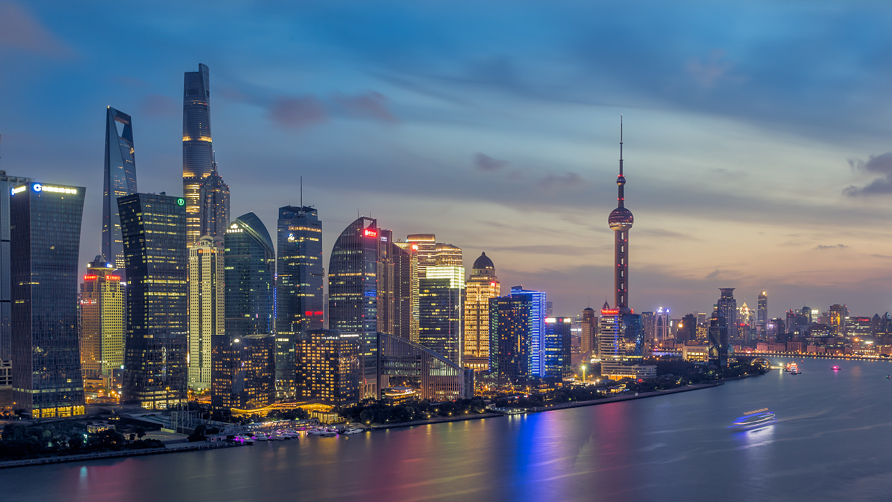 “新生代”作家的隐匿：李春平